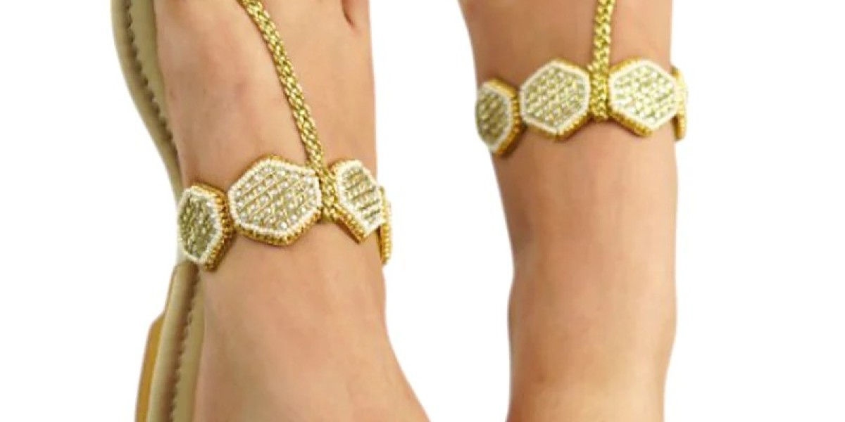 Top 10 Types of Footwear Every Woman Needs in H