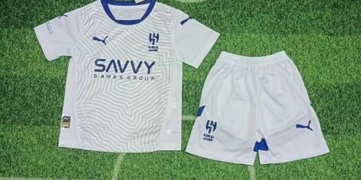 طقم الهلال الثالث من Sport Touch: امتلكه قبل نف