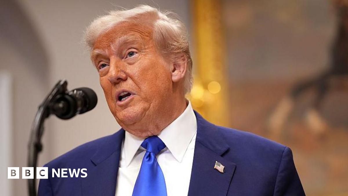 Trump threatens tariffs on Apple iPhones and EU products - BBC News