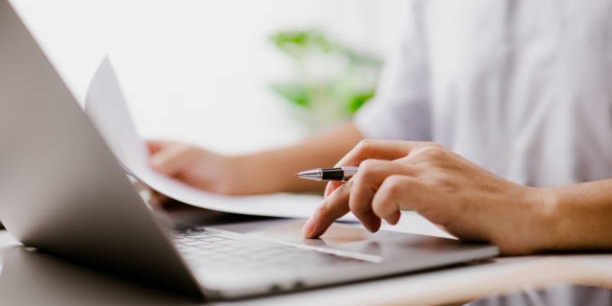 Simplifying Online Store Design with a Form Cus