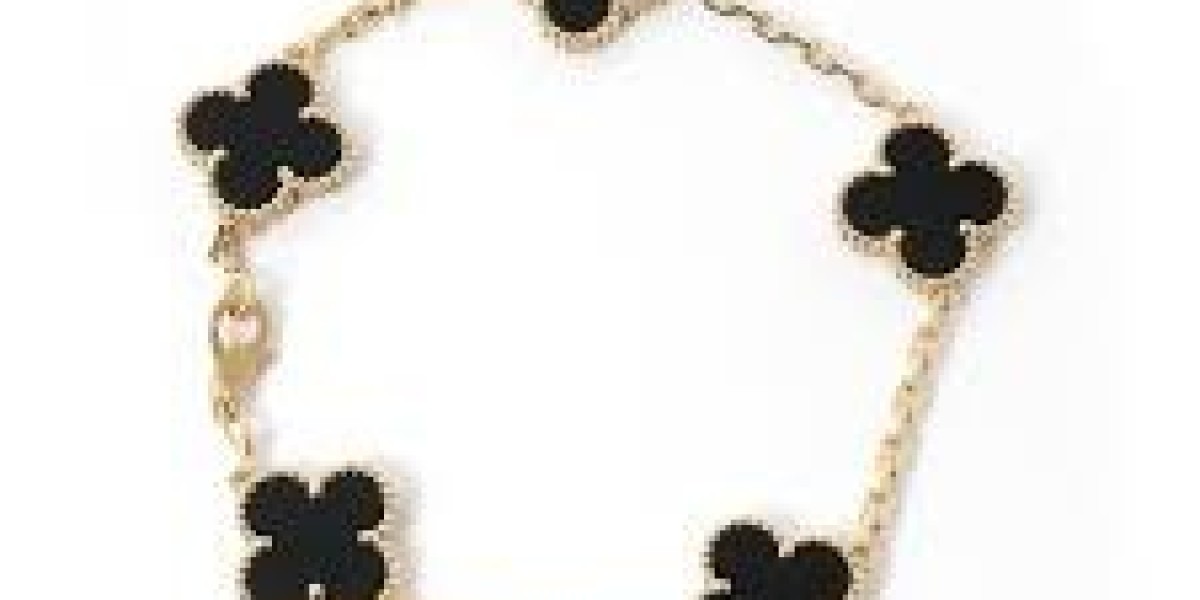 A Shopper's Guide to Second-Hand Van Cleef & Ar
