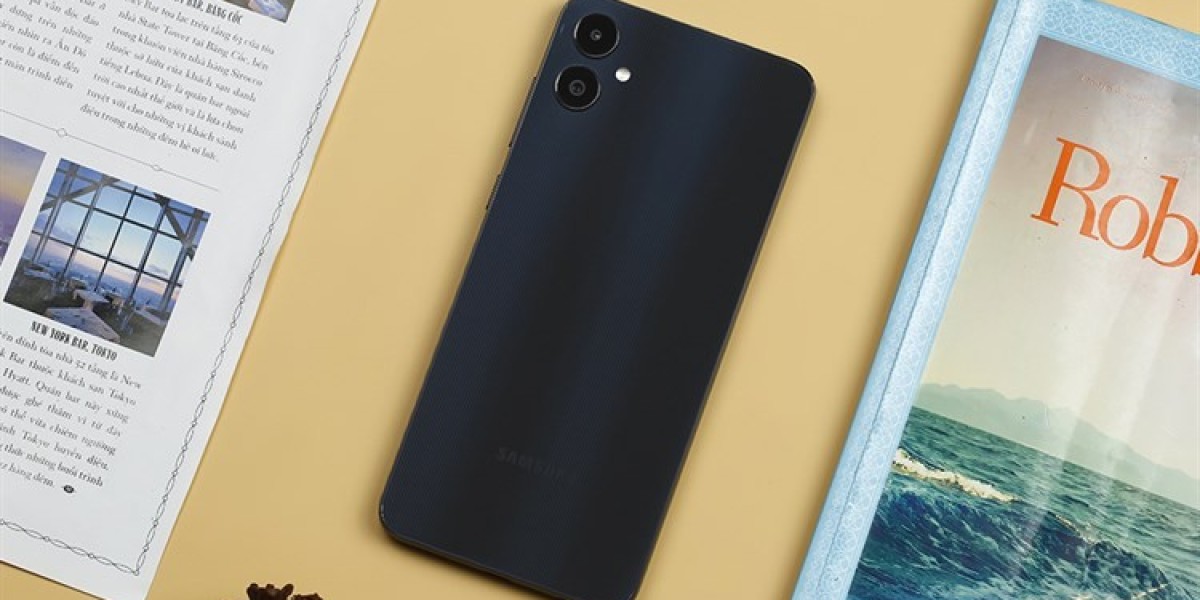 Sinh năm 1993 mua Samsung A05 màu gì?
