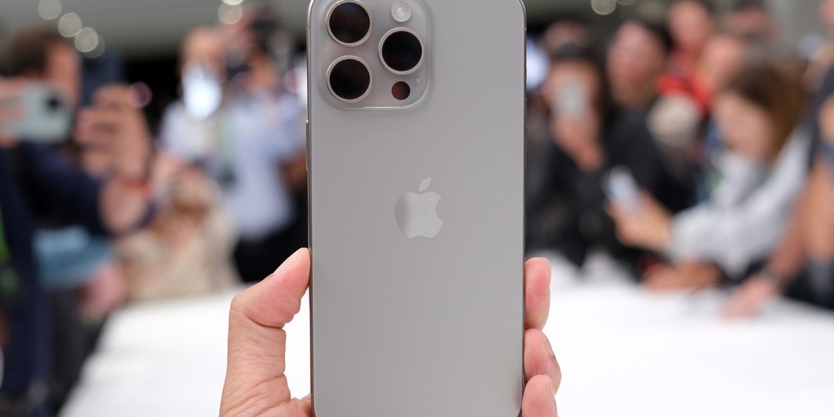 iPhone 15 Pro Max cũ bản lock có đáng mua không