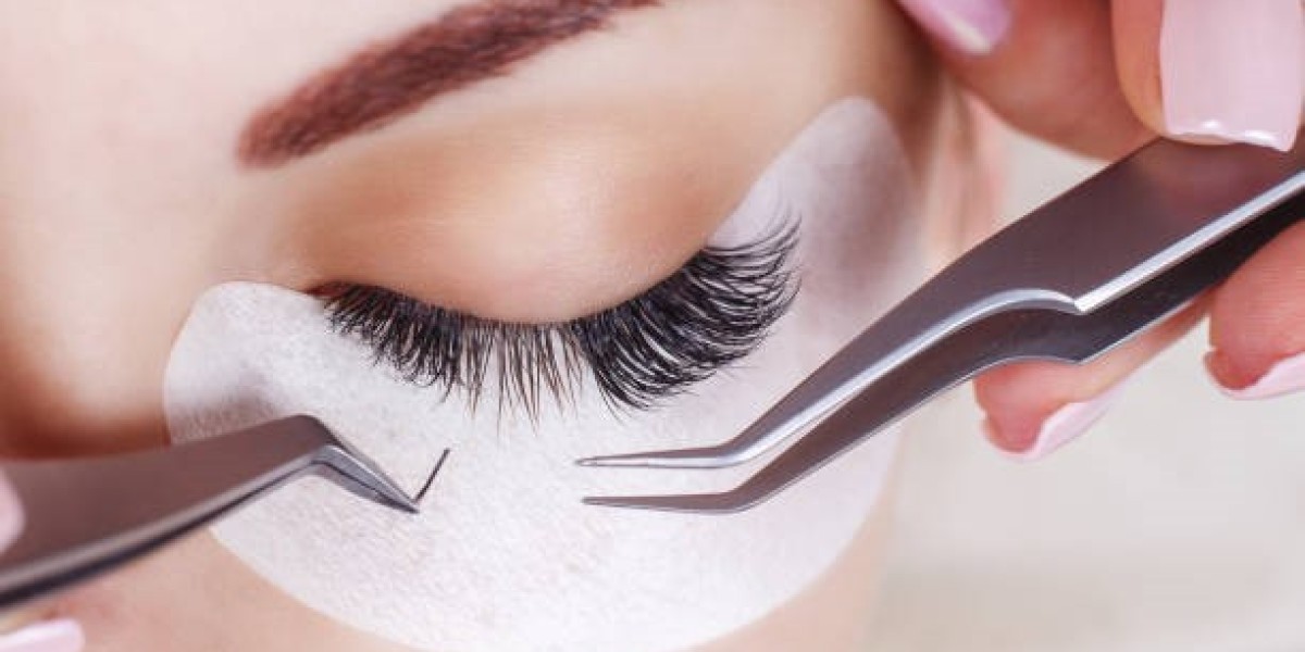 Lash Love: Why I Chose Transplant Over Extensio