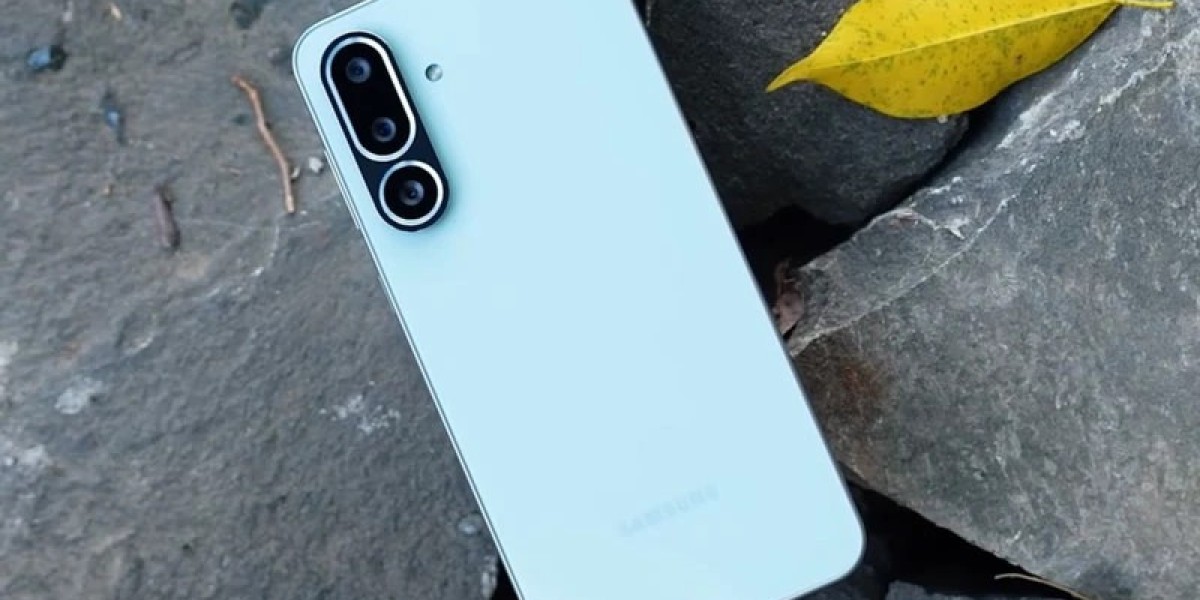 Sinh năm 1998 mua Samsung M56 màu gì?