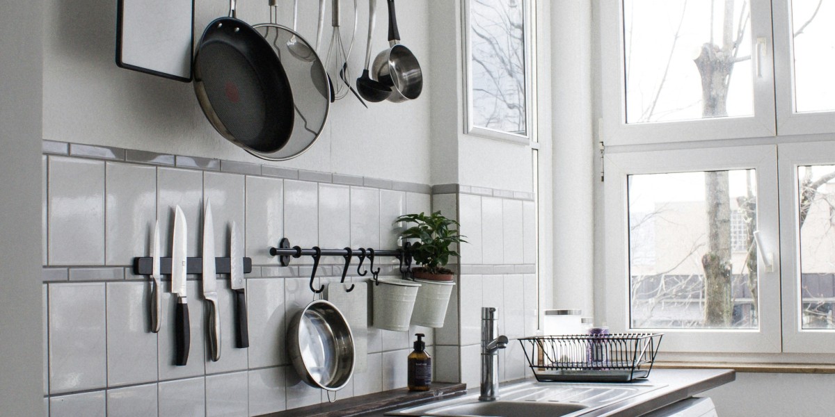 Leasing vs. Buying Kitchen Equipment in Dubai: