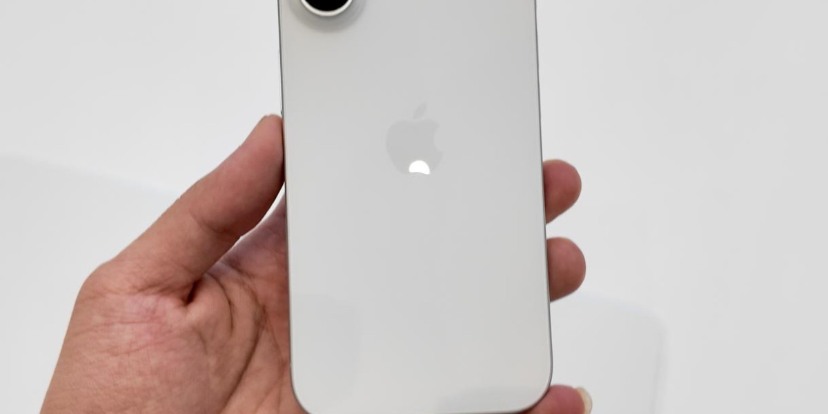 Sinh năm 1998 mua iPhone 16 Plus cũ màu gì?