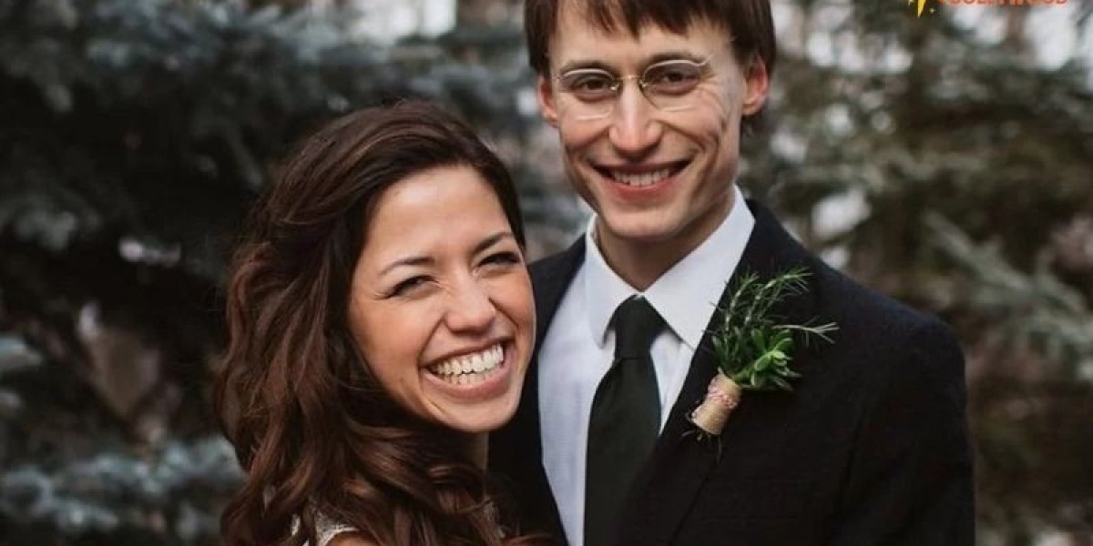 Nick Hagen:The Husband Of American Author Molly