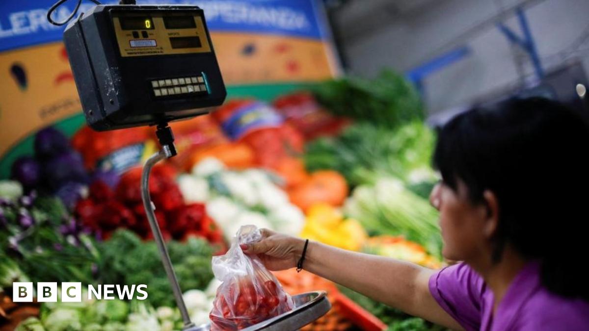 Record inflation: Five ways Argentines try to cope - BBC News