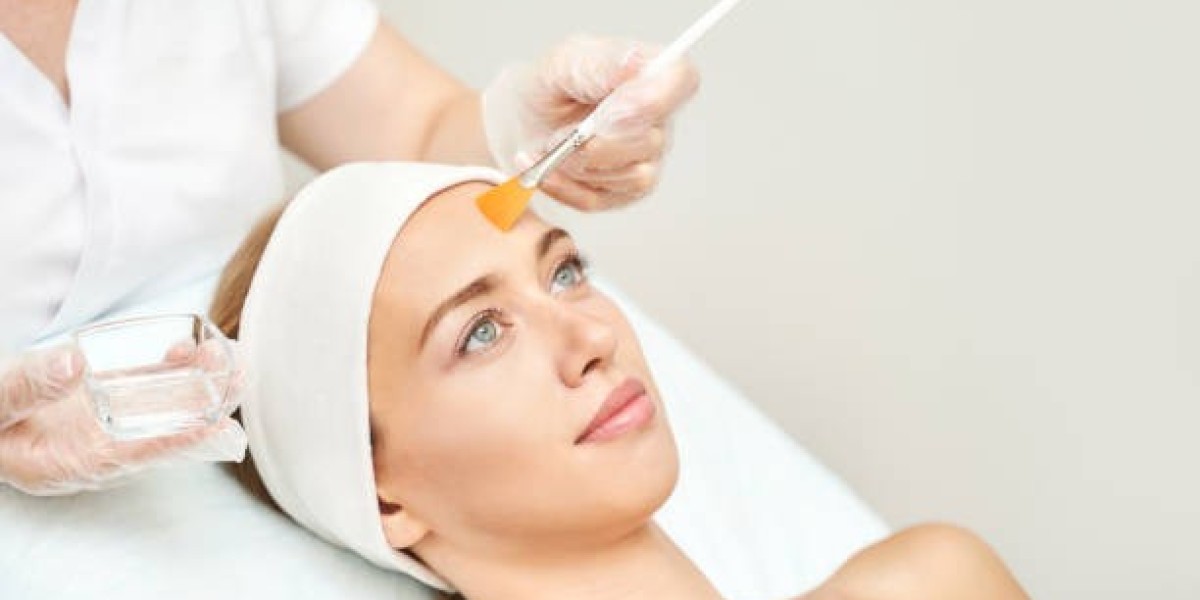 Chemical Peels in Dubai for Men: A Clear Skin