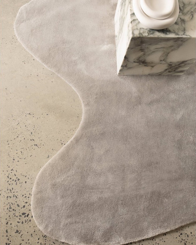 Abstract Rug in Cloud Gray – Soft Minimalism with ..