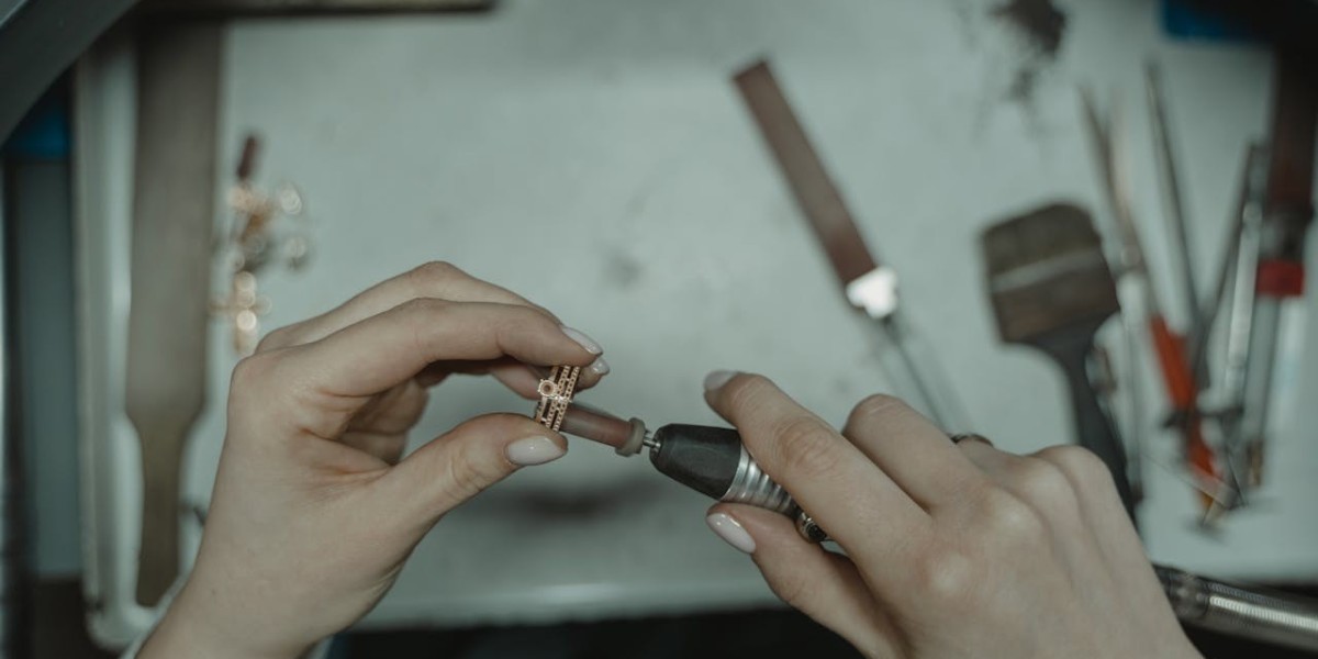 Makes Custom Jewelry Design the Most Romantic?