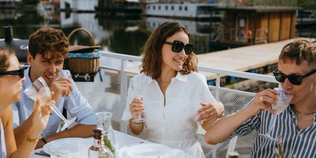 Champagne, Sunshine, & Boat Rides: Fort Lauderd